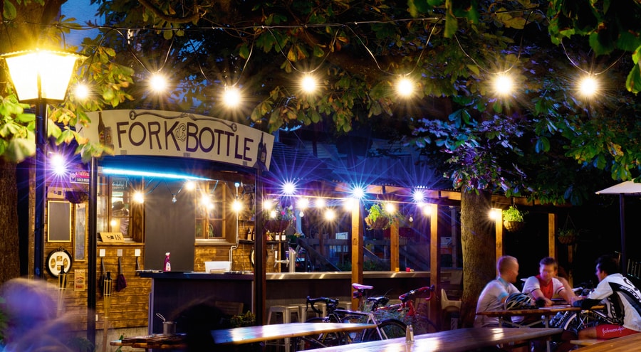 Fork & Bottle Aussenansicht und Biergarten