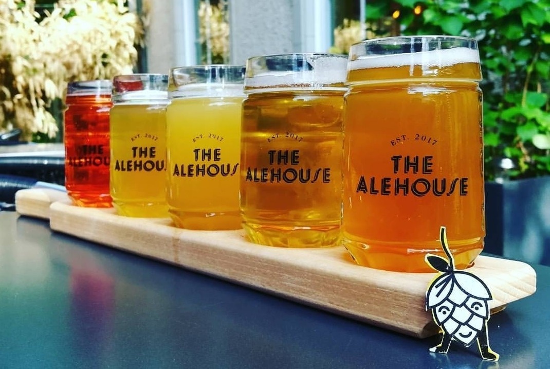 Craft Biere in hauseigenen Gläsern bei The Alehouse